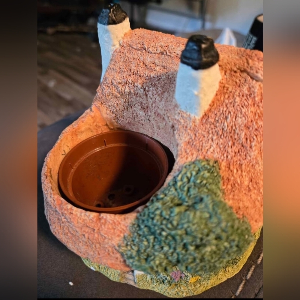 Vintage Cottagecore Resin Thatch Roof Planter Flowers - Picture 3 of 4